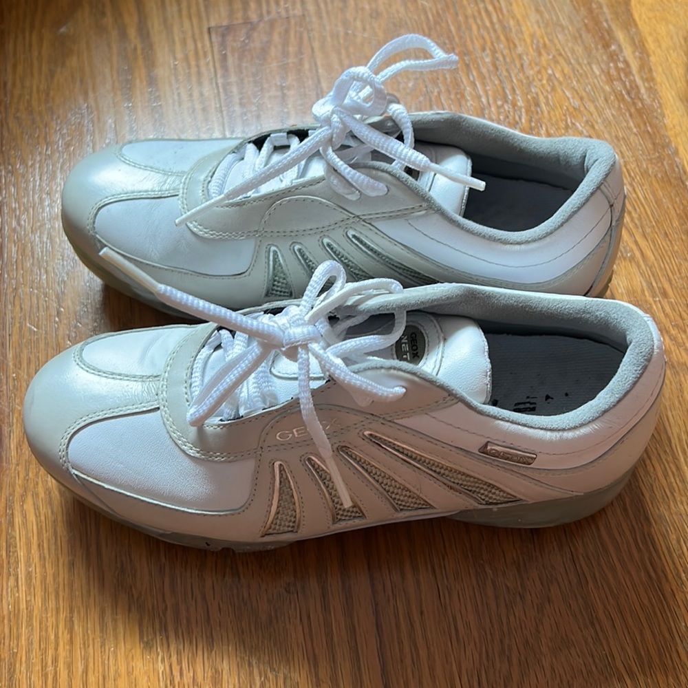 Women's Geox 5M golf shoes